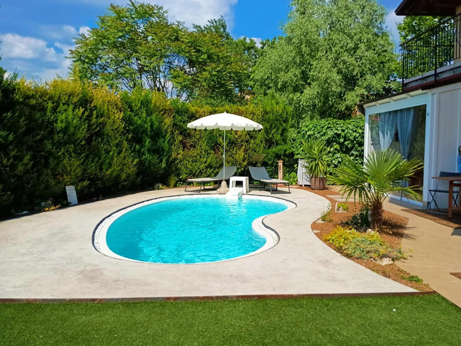 Picnic Room And Pool กัสเตลนูโอโว เดล การ์ดา ภายนอก รูปภาพ